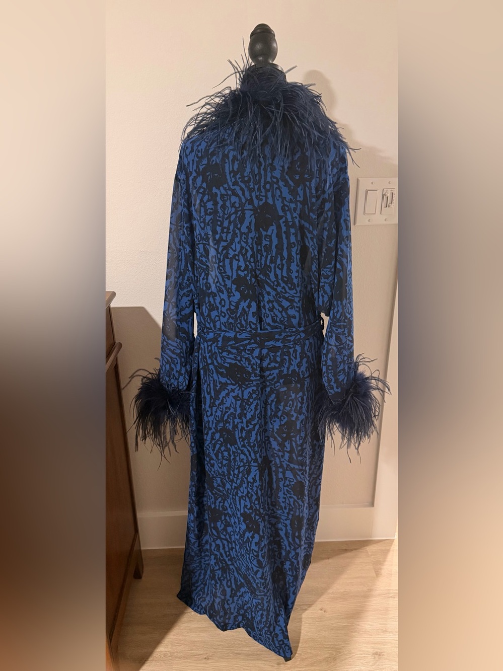 Rare Victoria’s Secret Gold Label Blue Ostrich Feather Robe Medium Vintage Glam - Picture 2 of 5